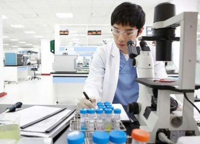 化妆品OEM企业与化妆品研发 双轮驱动行业创新与品质升级